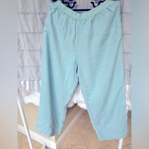 Flirty Clam Digger with ankle slit & embroidered ankle